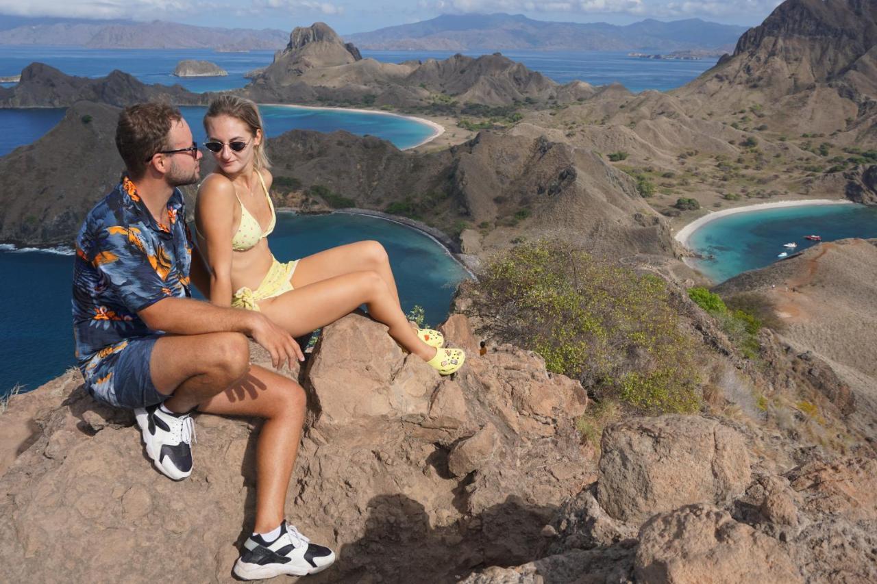 Komodoku One Love Homestay And Tour Лабуан Баджо Екстериор снимка