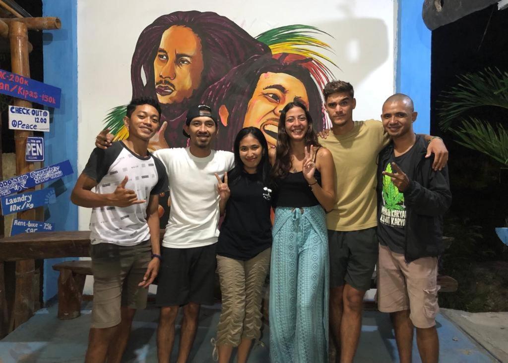 Komodoku One Love Homestay And Tour Лабуан Баджо Екстериор снимка