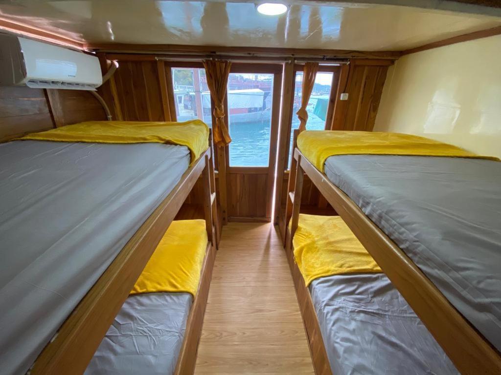 Komodoku One Love Homestay And Tour Лабуан Баджо Екстериор снимка