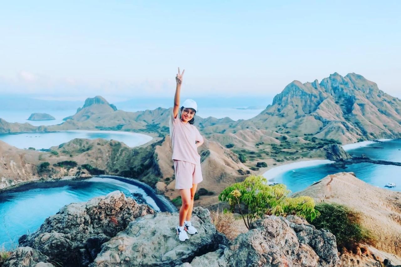 Komodoku One Love Homestay And Tour Лабуан Баджо Екстериор снимка