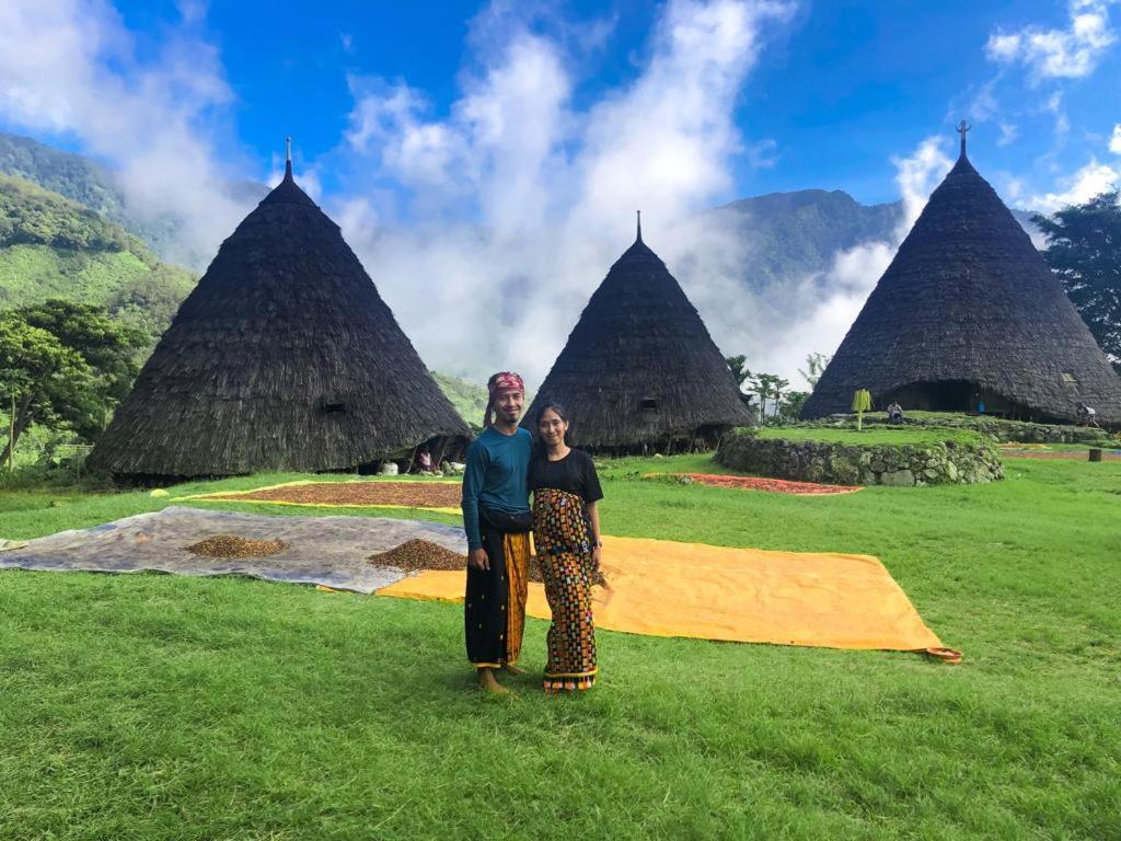 Komodoku One Love Homestay And Tour Лабуан Баджо Екстериор снимка