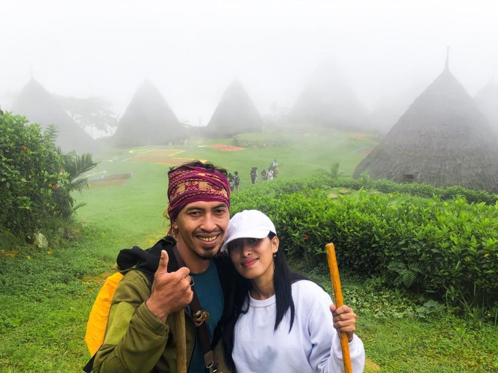 Komodoku One Love Homestay And Tour Лабуан Баджо Екстериор снимка
