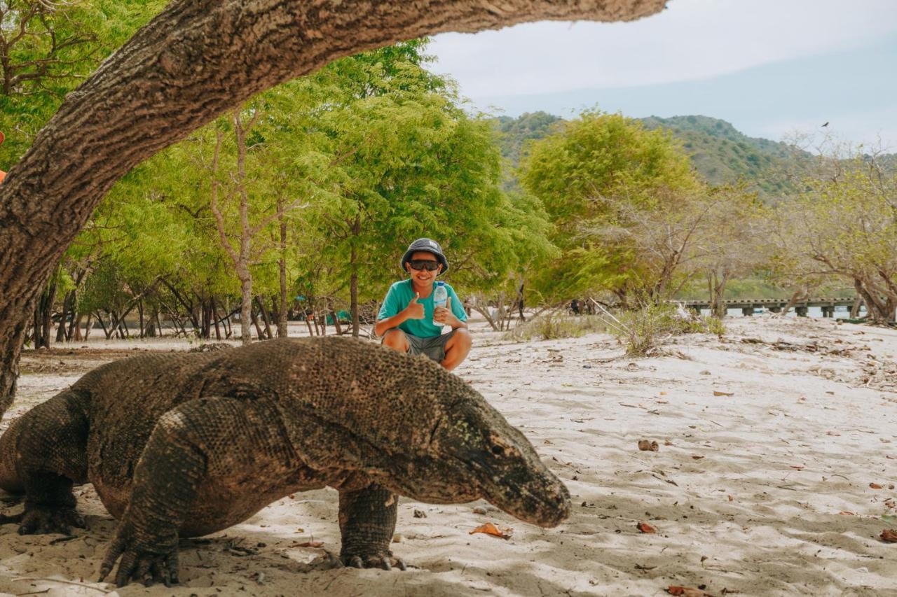 Komodoku One Love Homestay And Tour Лабуан Баджо Екстериор снимка