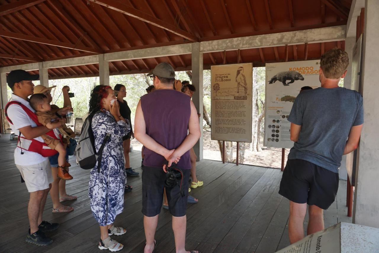 Komodoku One Love Homestay And Tour Лабуан Баджо Екстериор снимка