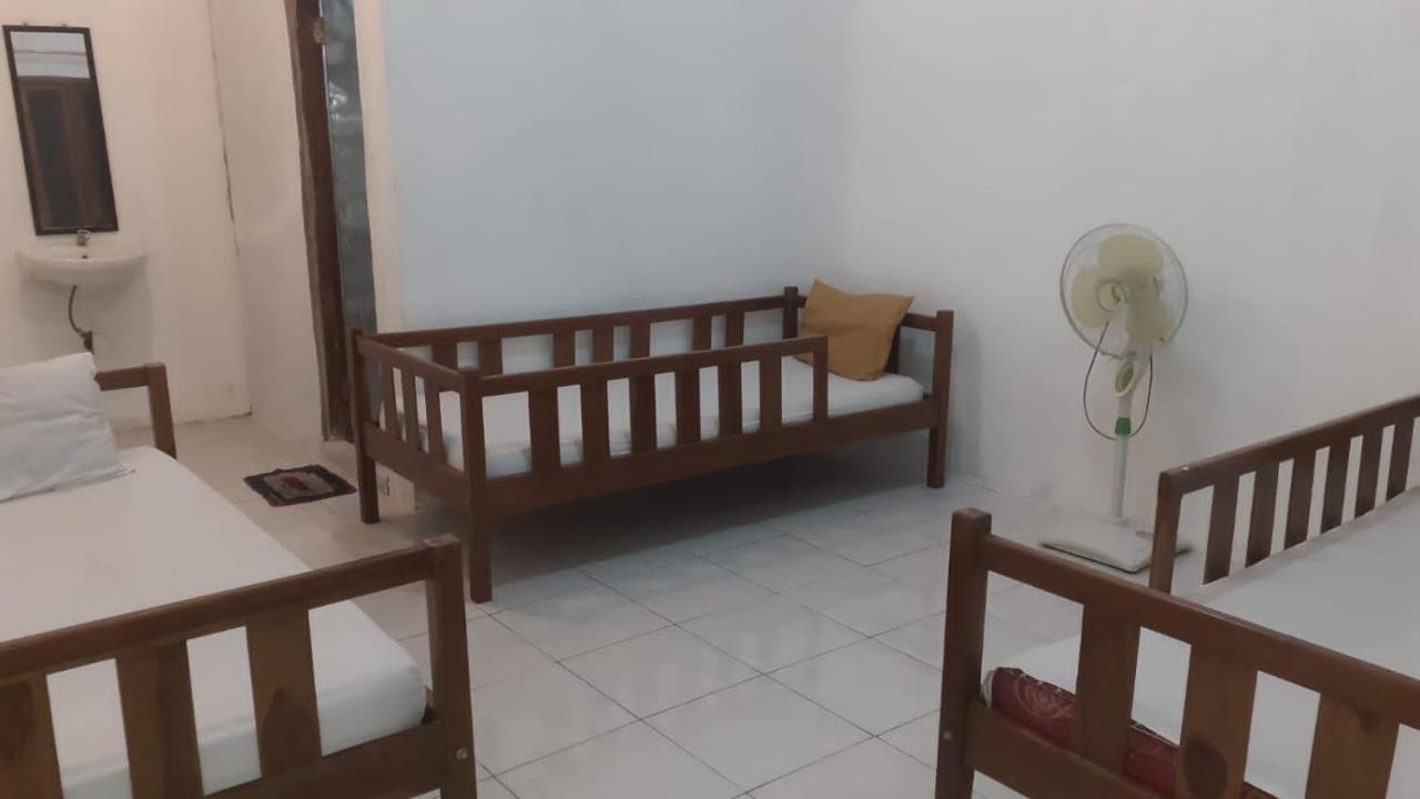 Komodoku One Love Homestay And Tour Лабуан Баджо Екстериор снимка