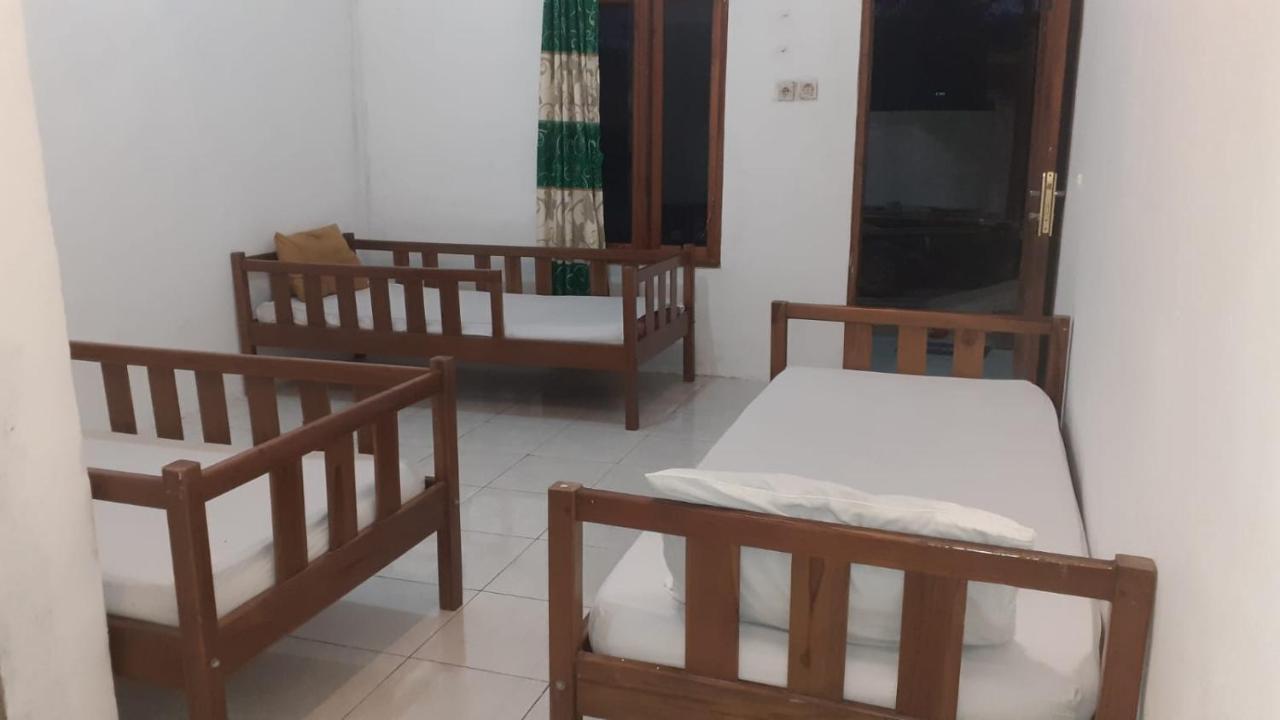 Komodoku One Love Homestay And Tour Лабуан Баджо Екстериор снимка