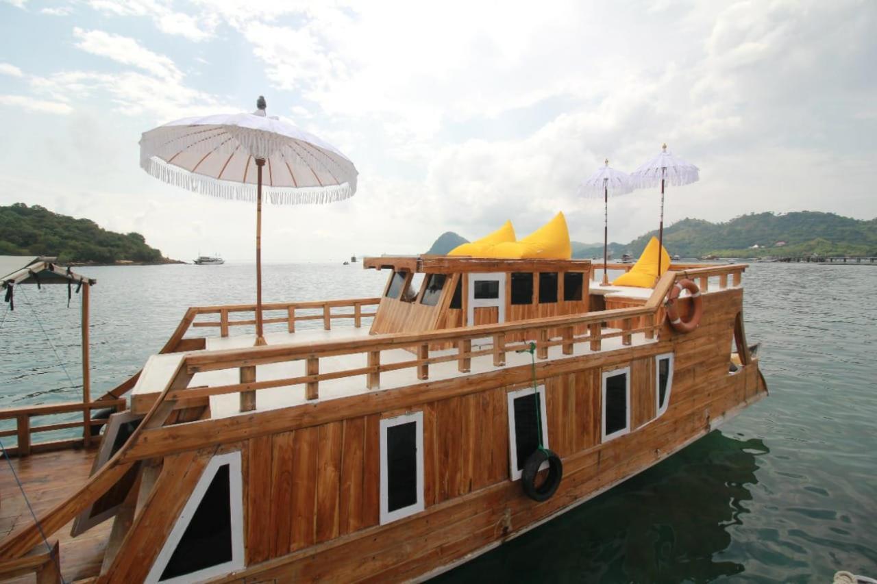 Komodoku One Love Homestay And Tour Лабуан Баджо Екстериор снимка