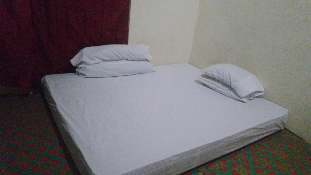Komodoku One Love Homestay And Tour Лабуан Баджо Екстериор снимка
