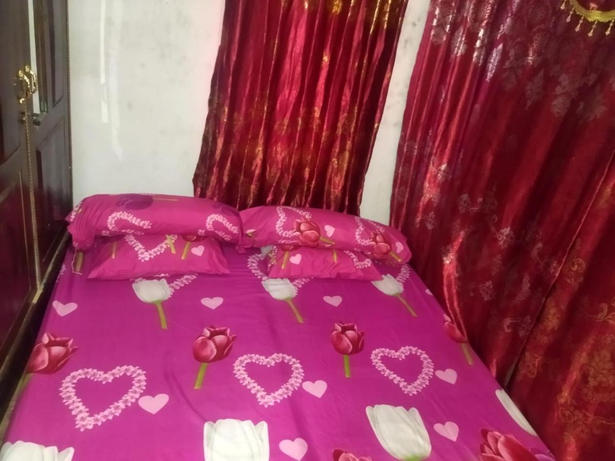 Komodoku One Love Homestay And Tour Лабуан Баджо Екстериор снимка